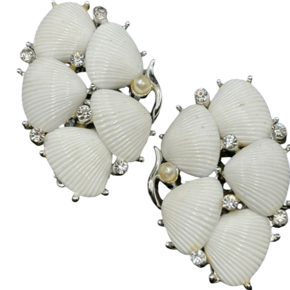 LISNER Vintage silver tone white lucite clear rhinestone shell Clip On earrings
